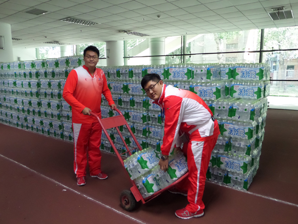 南开志愿者齐努力，微笑服务东亚运动会