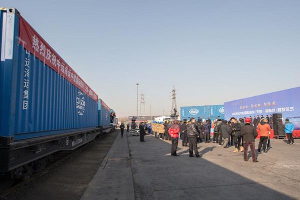 中远海运首列中俄国际班列从天津出发