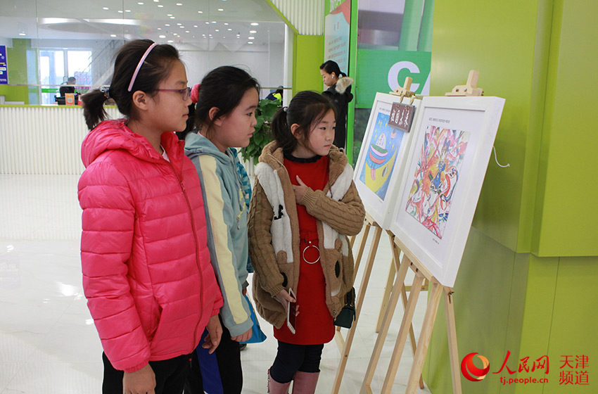 天津庆祝改革开放40周年图片展融入儿童画 见成就展未来